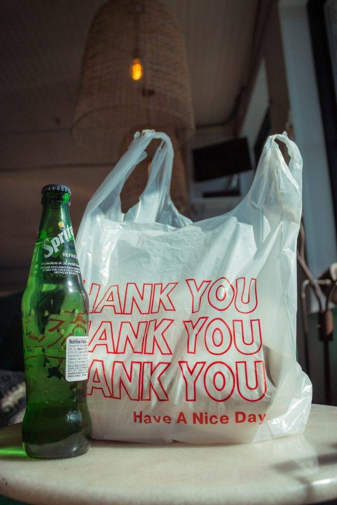 日本 現在日本各大商店已與香港一樣，不再免費塑膠袋