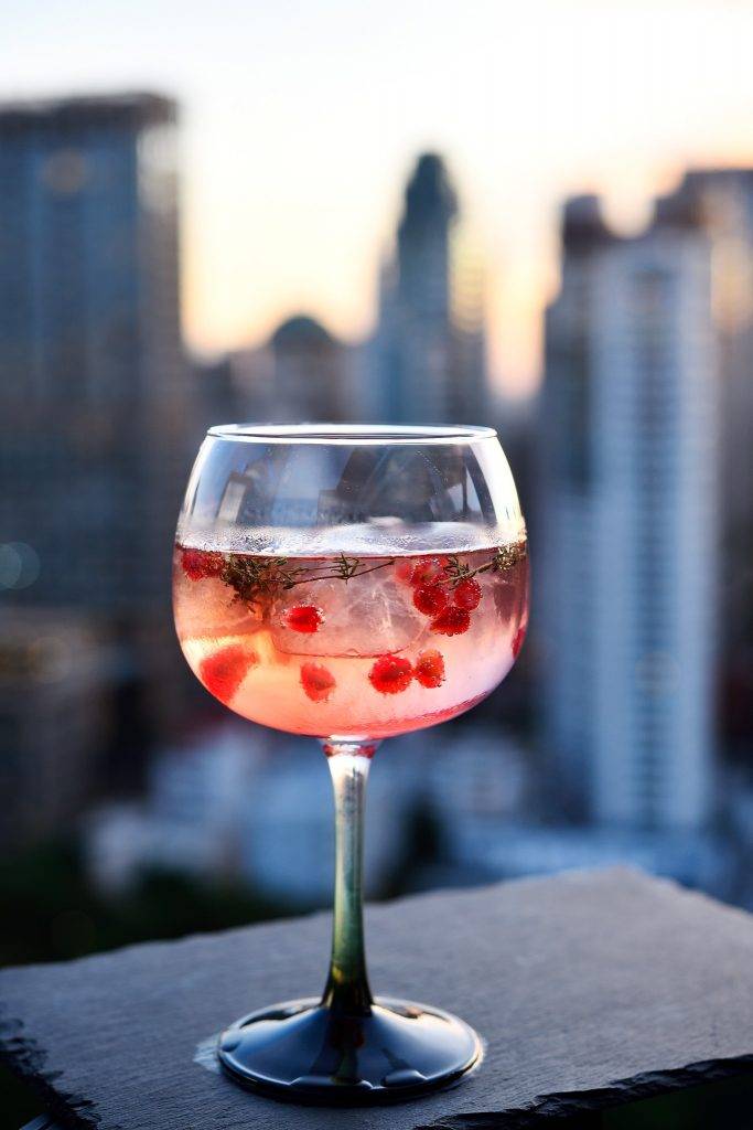 曼谷rooftop bar Ruby Red Gin & Tonic