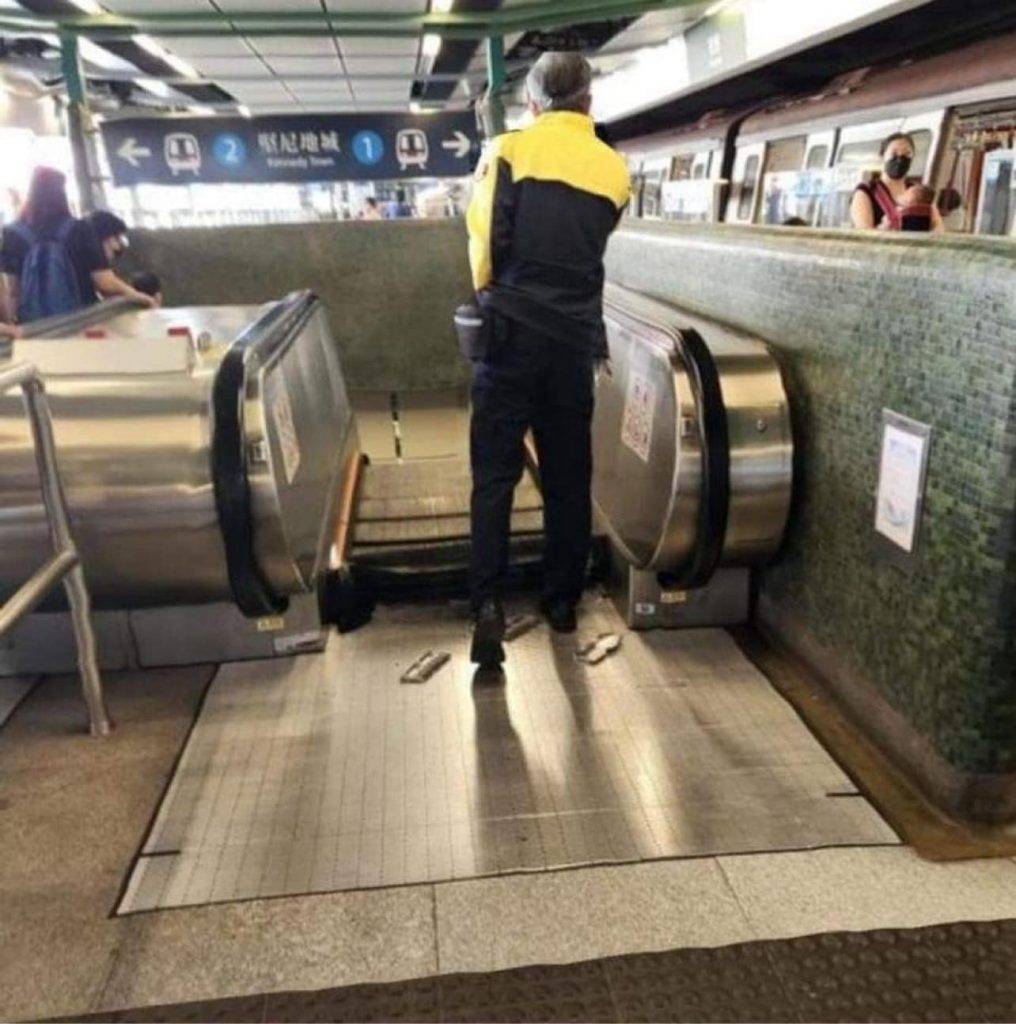 港鐵 柴灣地鐵扶手梯再出意外。