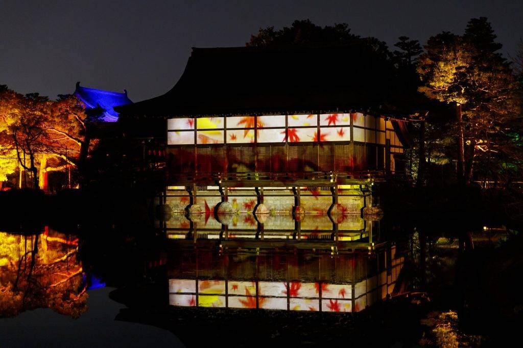 平安神宮 燈光展 尚美館配合燈光投影。
