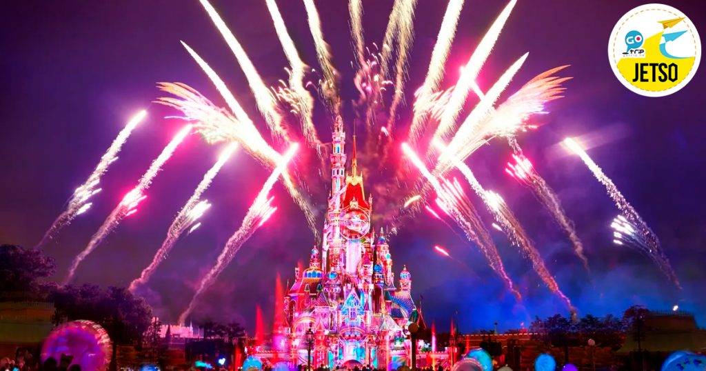 香港迪士尼樂園全新多媒體夜間城堡匯演—「迪士尼星夢光影之旅」。