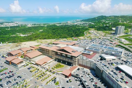 沖繩Outlet AEON MALL Okinawa Rycom是中部最大購物中心。