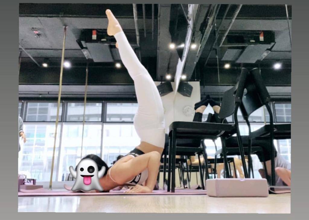 瑜珈教練 非禮 女事主亦有在Instagram拍下上課時練習的式子