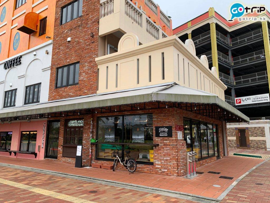 沖繩自由行2023 Zhyvago Coffee Roastery走紅磚工業風。