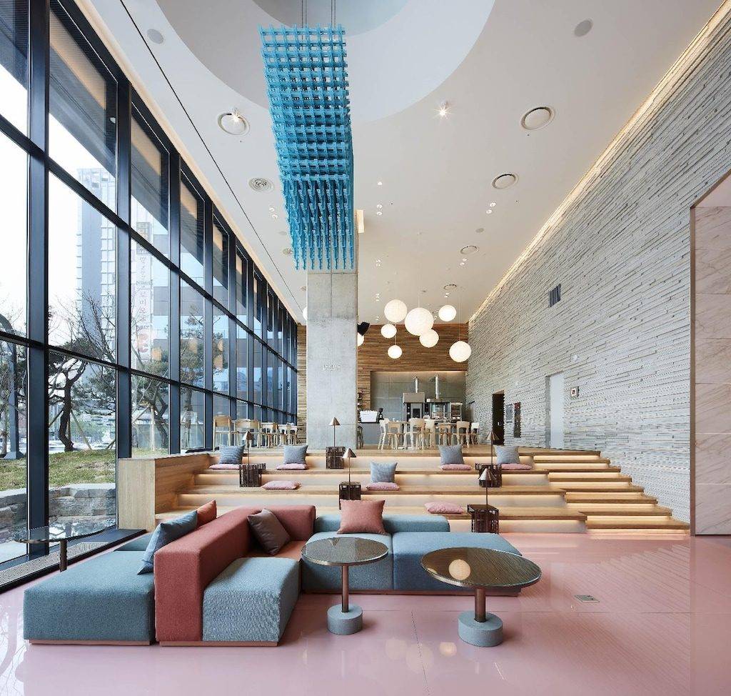 首爾酒店 明洞 位於弘大的RYSE傲途格精選酒店是Marriott旗下的「簽名收藏型酒店」，亦是極具人氣的網紅精品飯店
