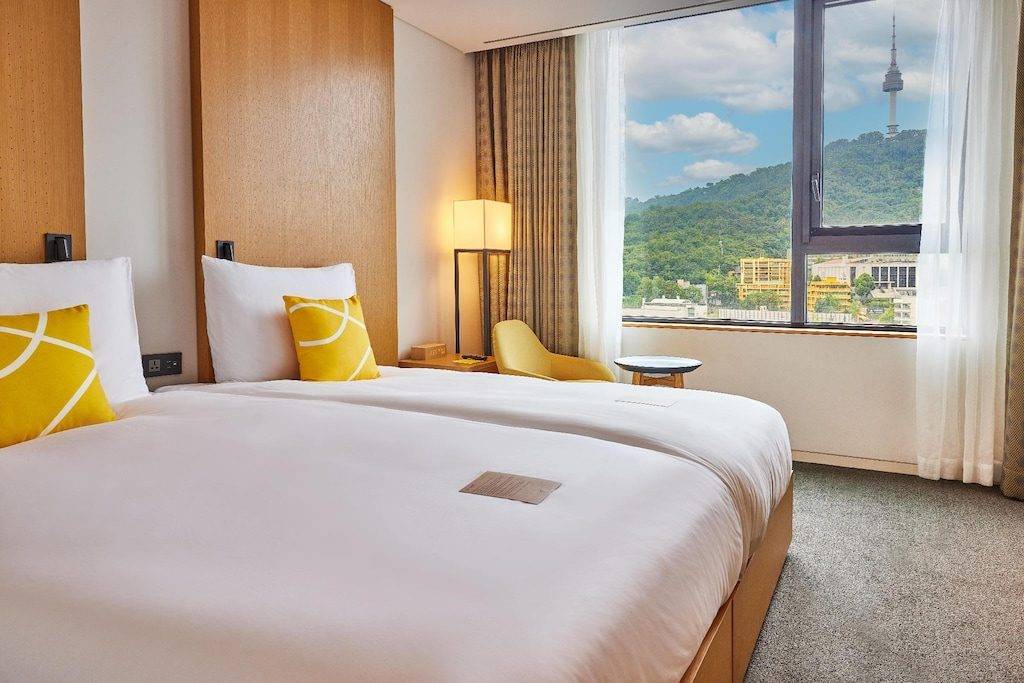 首爾酒店 明洞 入住高級客房，其中一邊的客房可眺望南山景色