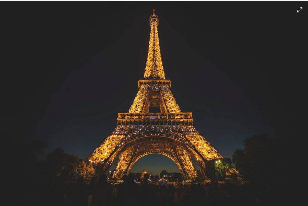 旅行劣地 巴黎鐵塔向來是女生中認為最浪漫既地方。
