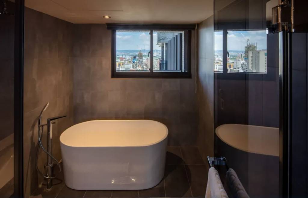 台北酒店 浴室設有浴缸。