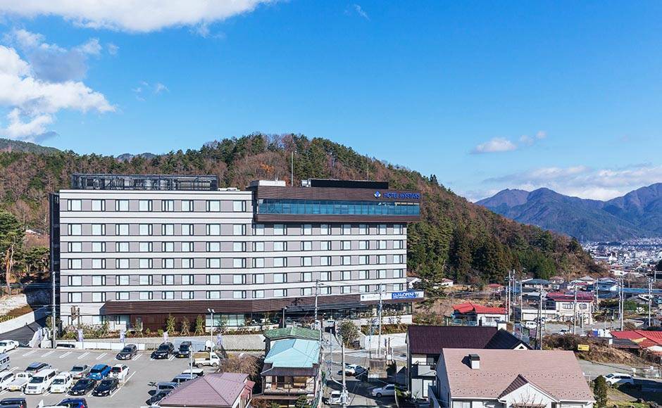 河口湖酒店 MYSTAYS富士山展望温泉酒店位於富士急樂園旁。