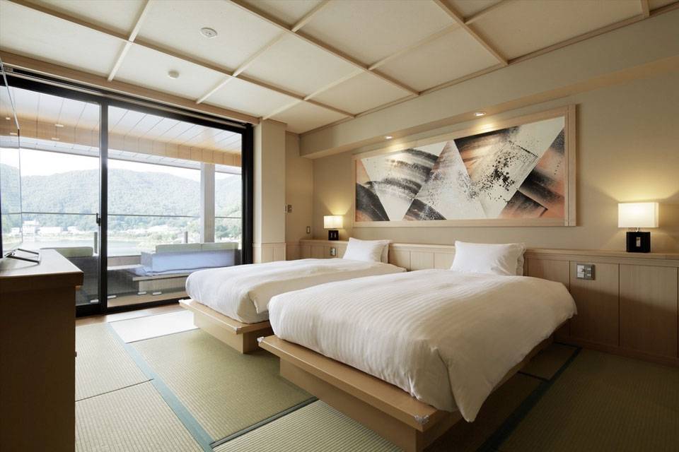 河口湖酒店 房間設計糅合日式及西式。
