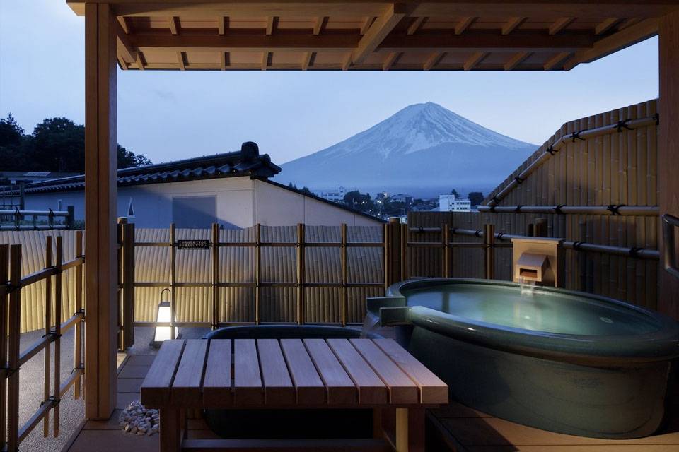 河口湖酒店 溫泉可直接望到富士山。