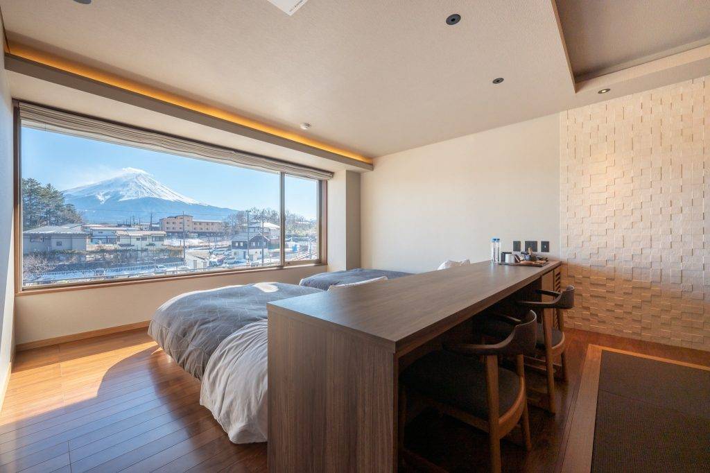 河口湖酒店 在床上也能遙望富士山。