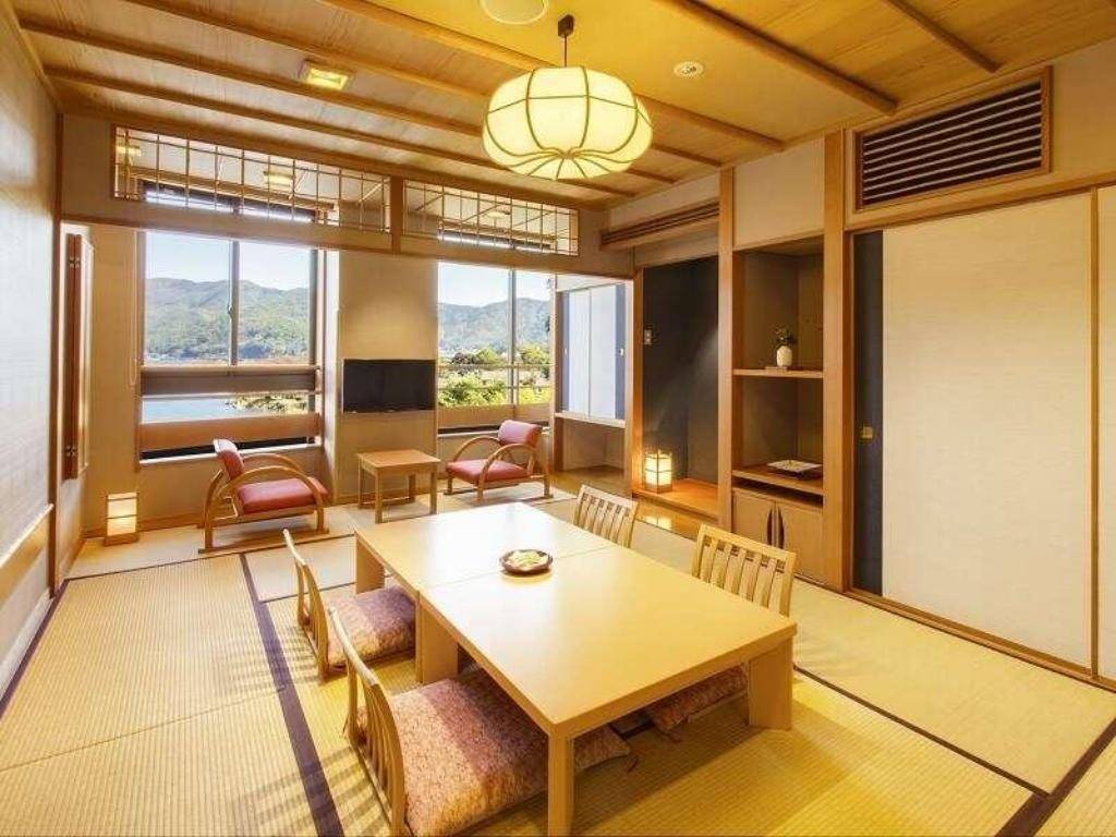 河口湖酒店 酒店提供日式客房。