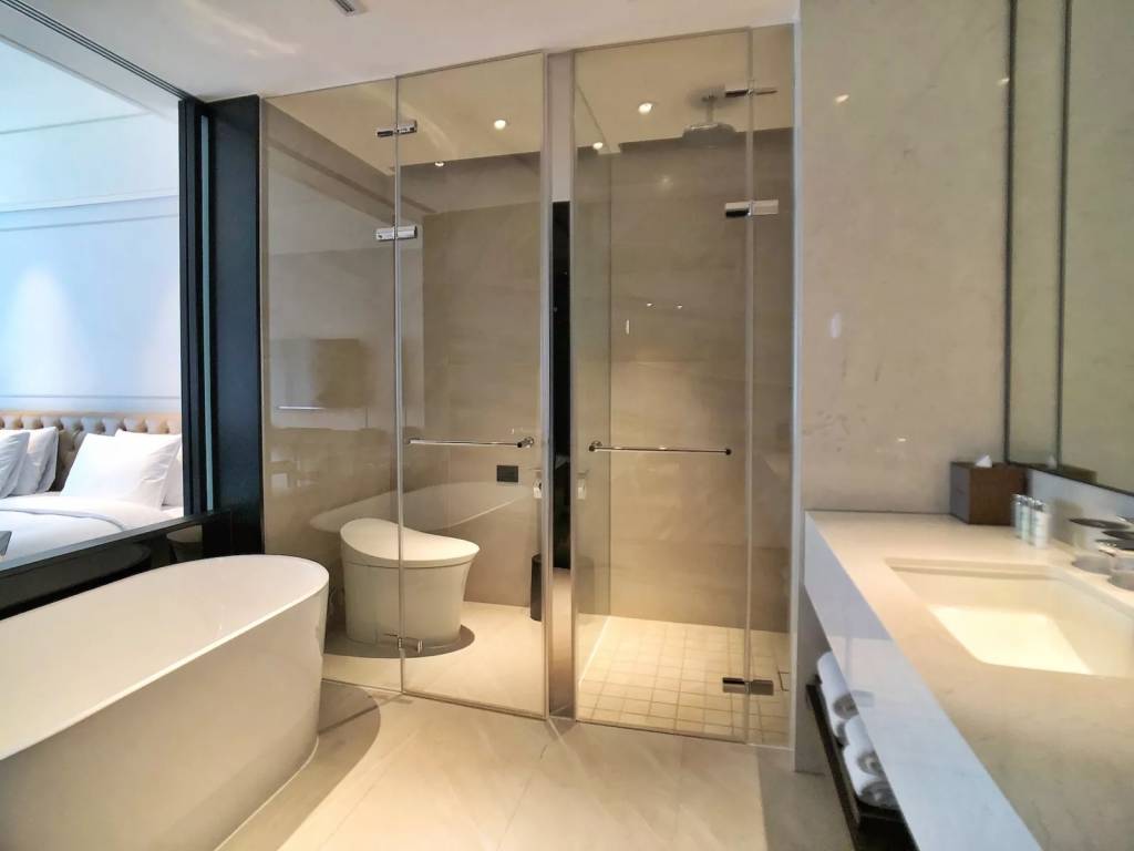 台北酒店 酒莊客房提供浴缸。