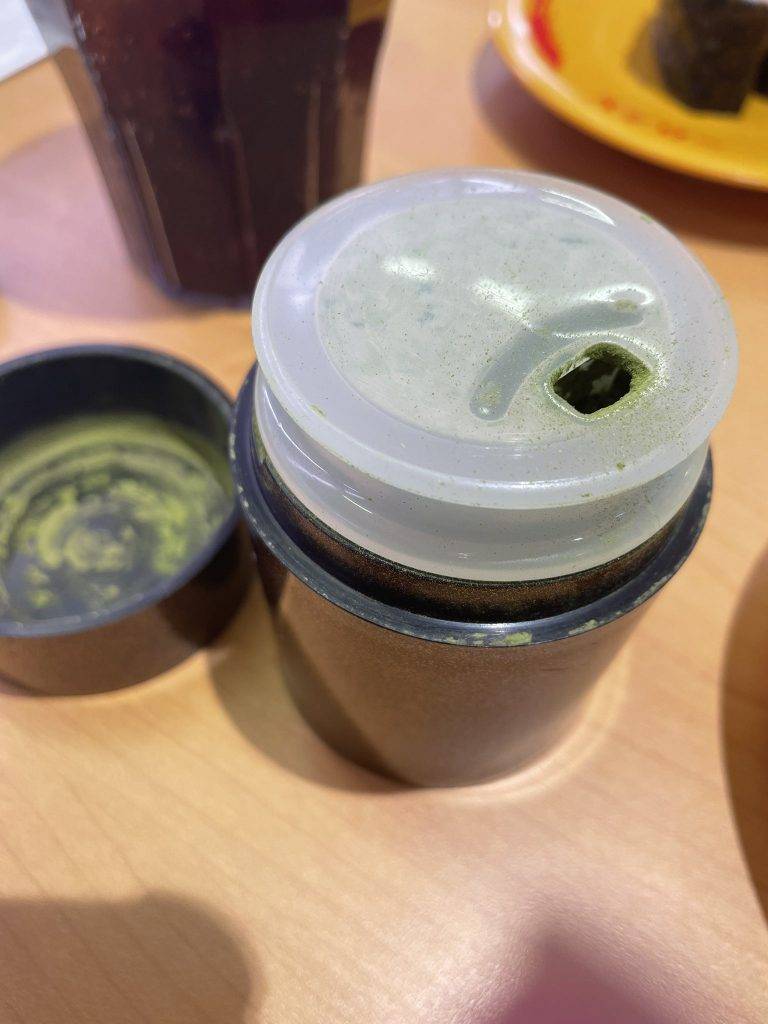 日本 壽司郎 現時日本壽司郎已為沖泡抹茶的抹茶粉換包裝，防止有客人惡搞
