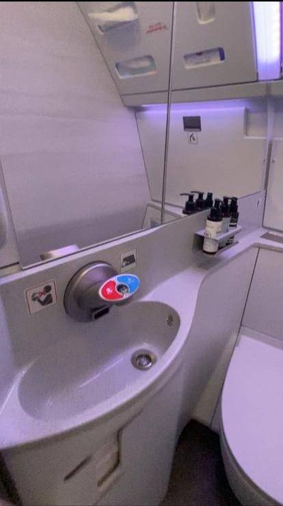 航空公司比較 中華航空 洗手間乾淨