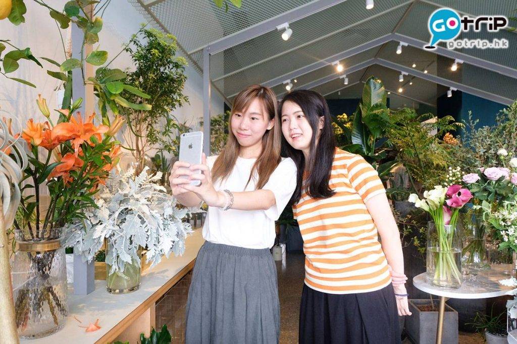 深圳美食 閨蜜把臂同遊，當然要selfie一番。