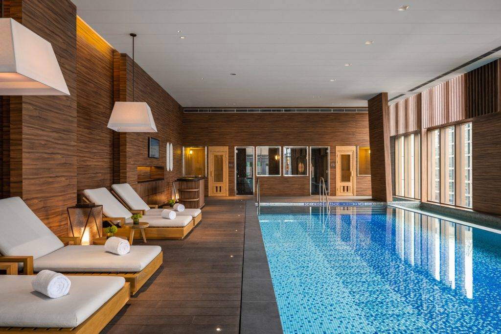 台北酒店 酒店泳池也非常漂亮。