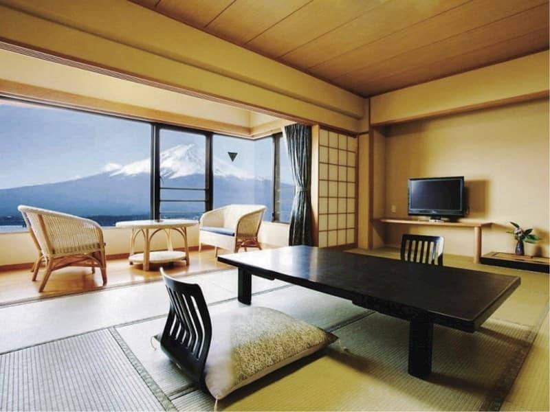 河口湖酒店 房間為傳統日式設計。