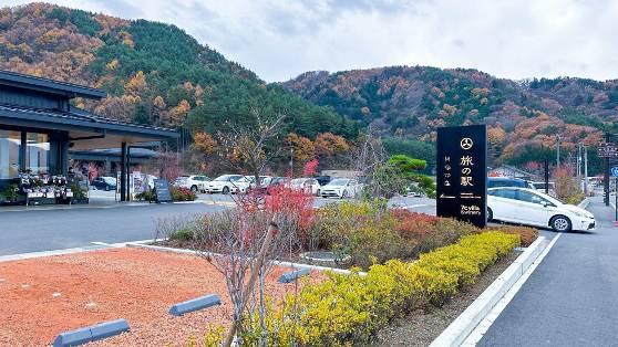 SmarTone「漫遊數據多日通」 在山梨富士河口湖町国道137号線旁的「旅の駅kawaguchiko base」。圖片來源：遊日職人