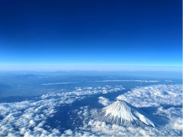 SmarTone「漫遊數據多日通」 想拍到富士山全景，最好選擇坐日落前降落東京的航班，雪冠富士屬冬季限定景色。圖片來源：遊日職人