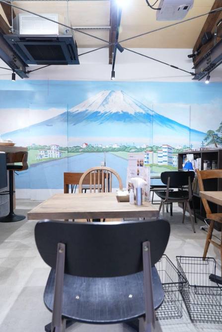 SmarTone「漫遊數據多日通」 富士山壁畫出自日本知名的銭湯繪師中島盛夫的手筆。圖片來源：遊日職人