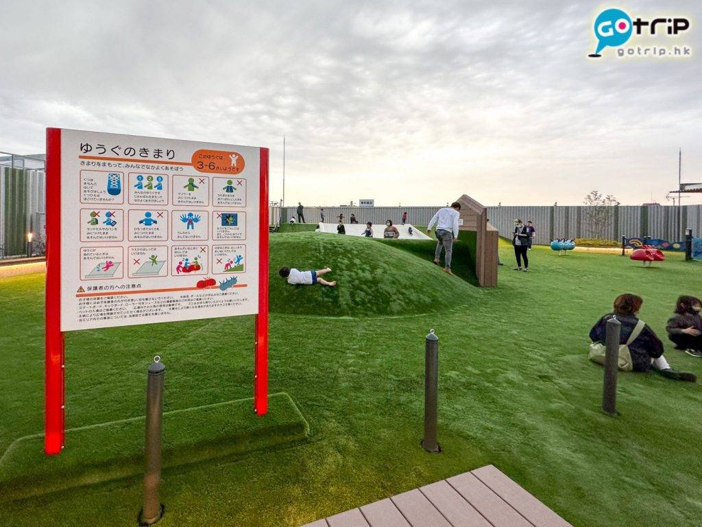 大阪三井Outlet 天台設有兒童遊樂場，放電一流。