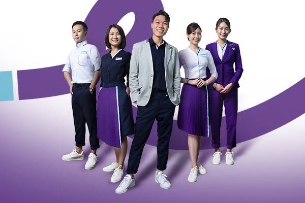 空姐制服 空姐著褲 HK Express新運動鞋取代傳統皮鞋，提高服裝的便利性