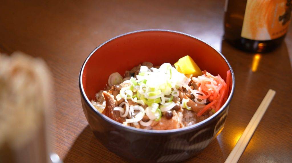 東京美食 美食推介 牛筋丼選用爽口、較少脂肪的筋腱部位，所以特別彈牙。