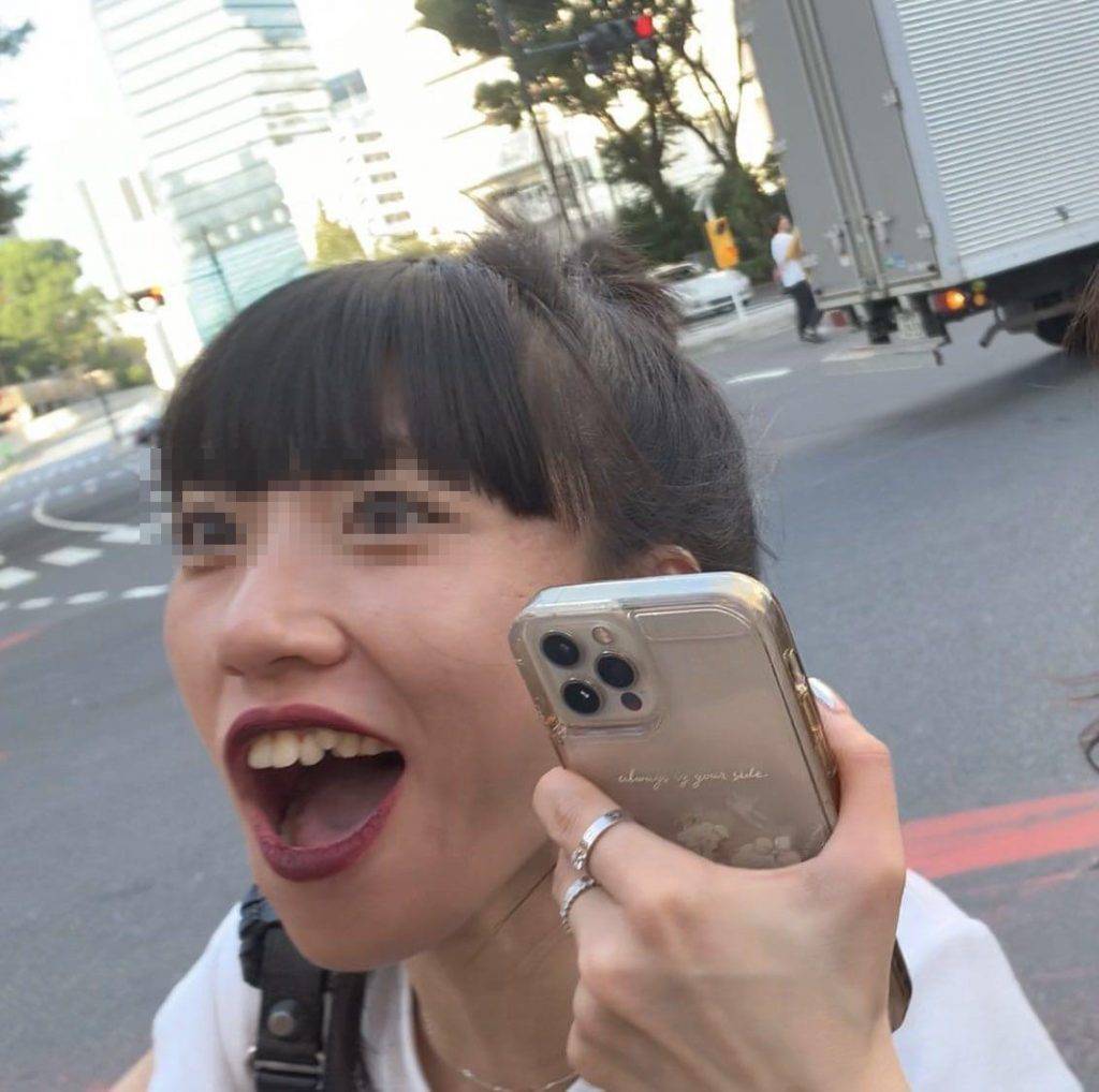 日本新宿 中國女子 傳4中國女子日本新宿街頭起飛腳襲警 日網民怒轟：
