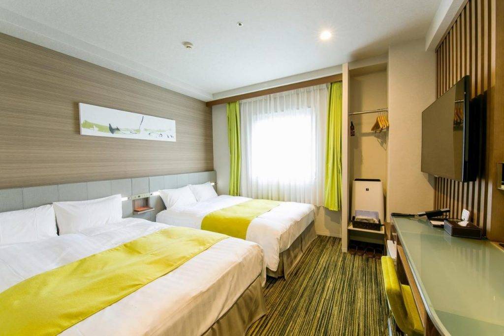 大阪溫泉酒店 熊本酒店 東京親子酒店 酒店提供4人房，雙人床寬140cm，配合席夢思床墊非常舒適
