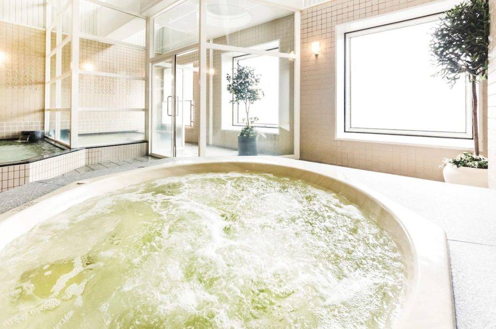 大阪溫泉酒店 雖然每間房都有私人溫泉，但酒店仍有大浴場，留意是要另外收費的