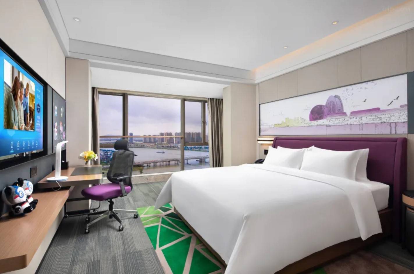 珠海酒店 房間可俯瞰江景，不少住客都表示晚上更漂亮
