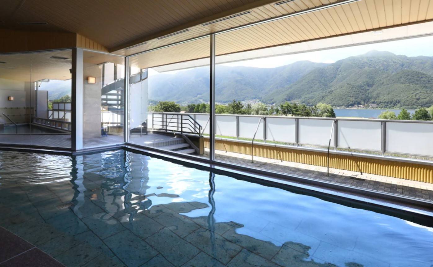 河口湖酒店 酒店的大型公共浴室和屋頂觀景台 欣賞雄偉的富士山和壯麗的河口湖