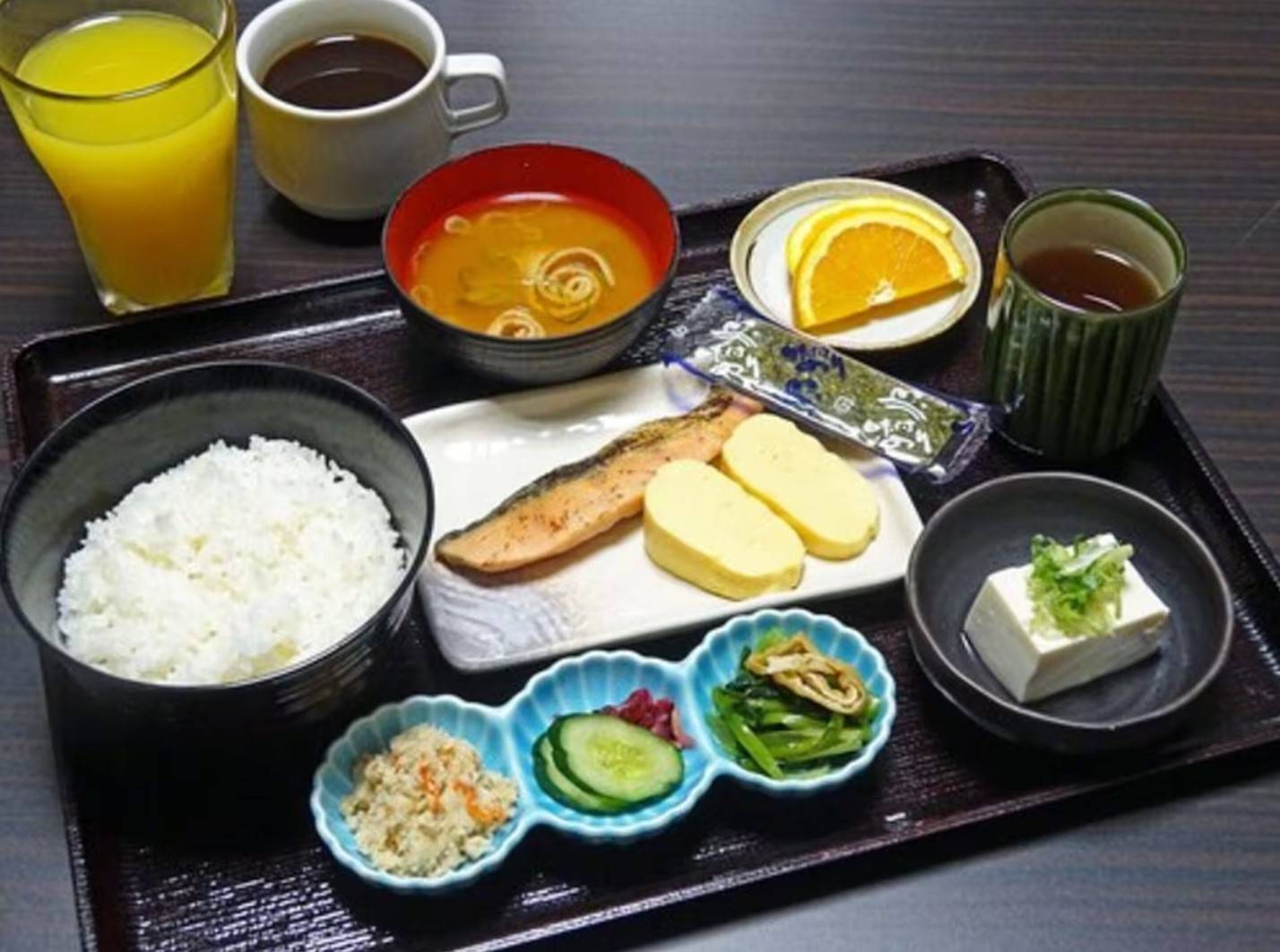 京都酒店 早餐提供西式及和式選擇，以套餐形式供應