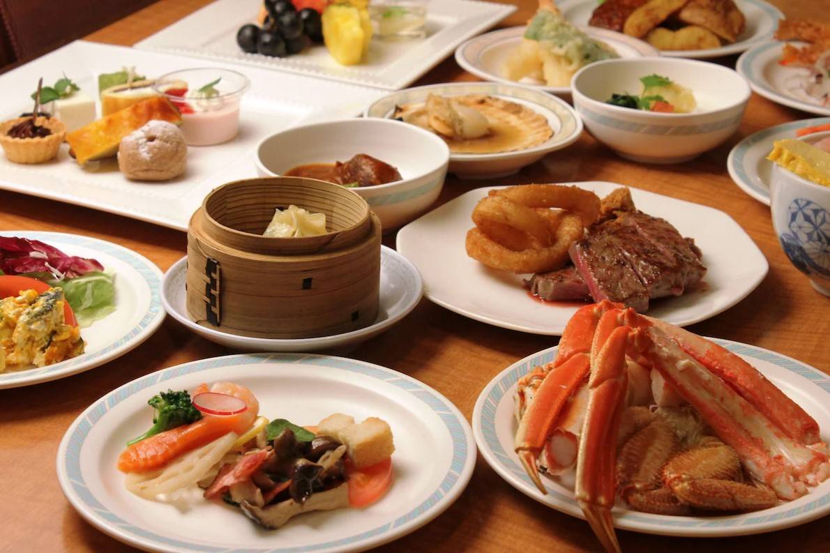 登別溫泉酒店 酒店提供的自助晚餐，可以一次過享用北海道三大蟹