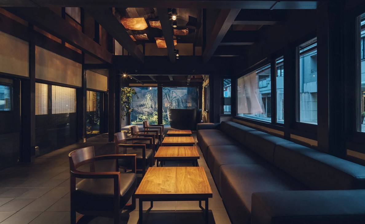 京都酒店 住客專用酒吧摩登地展現新舊京都文化為設計主題。