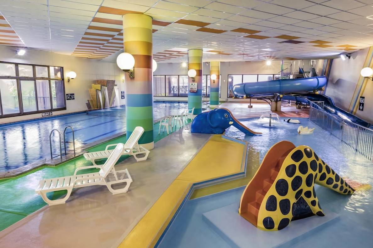 登別溫泉酒店 酒店內設有恆溫泳池，親子遊最適合