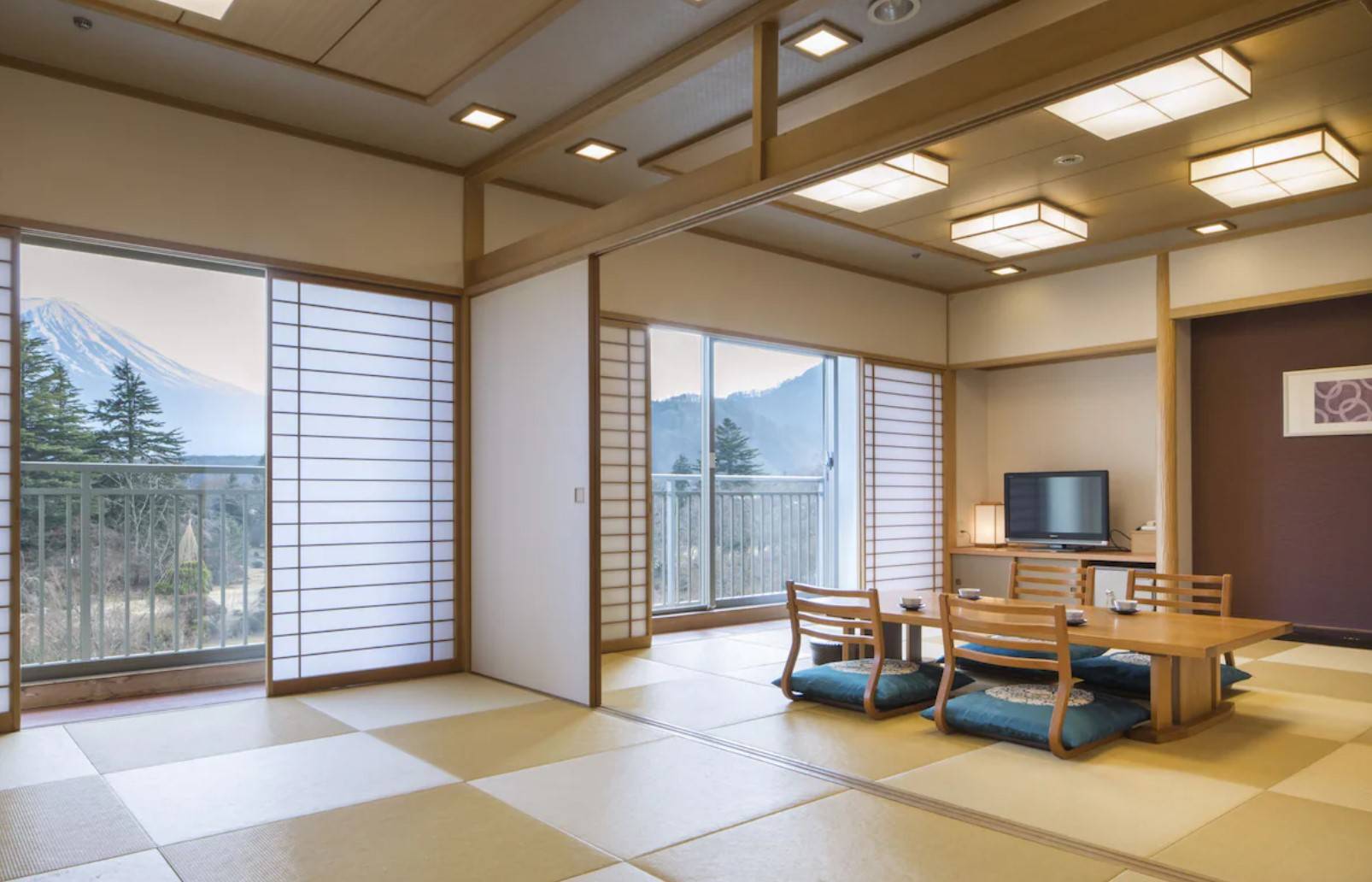 河口湖酒店 部份和式房間設榻榻米和室，也能看到富士山