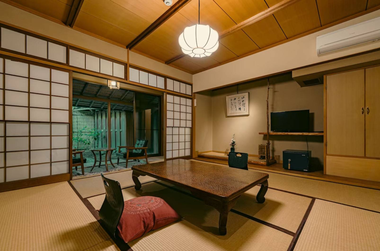 有馬溫泉酒店 住客能在日式房間的走廊位置賞楓。