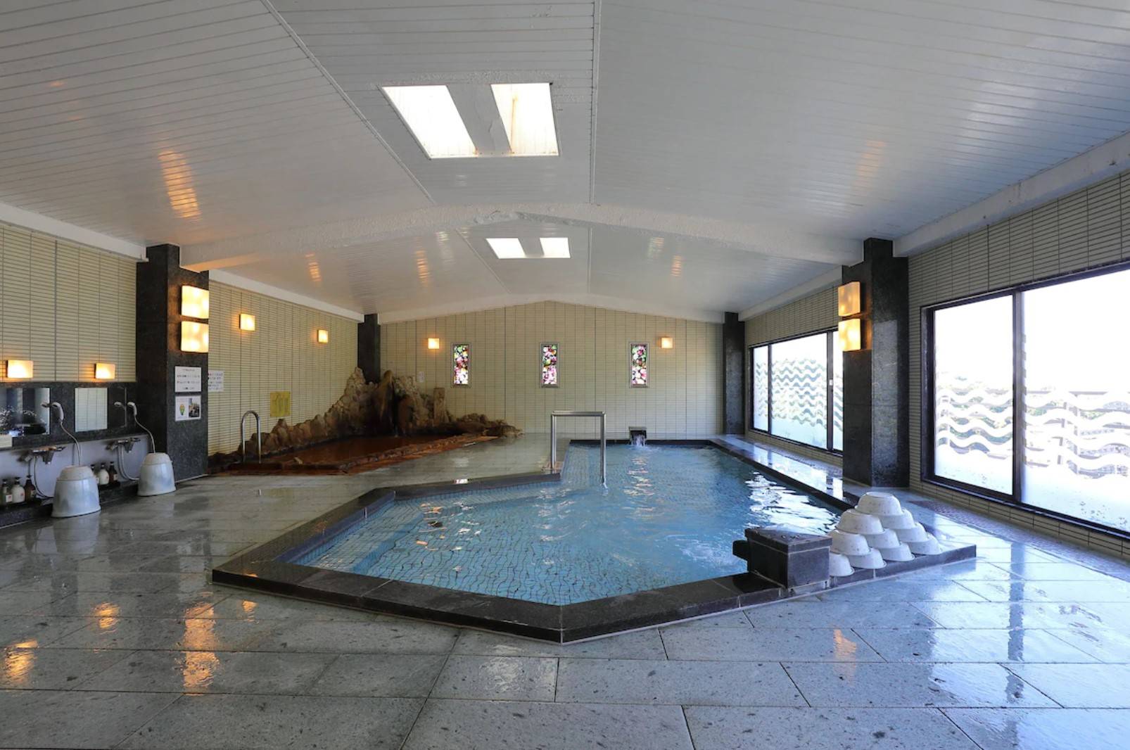 有馬溫泉酒店 有馬御苑的大浴場設有金湯、銀湯和白湯三個浴槽。