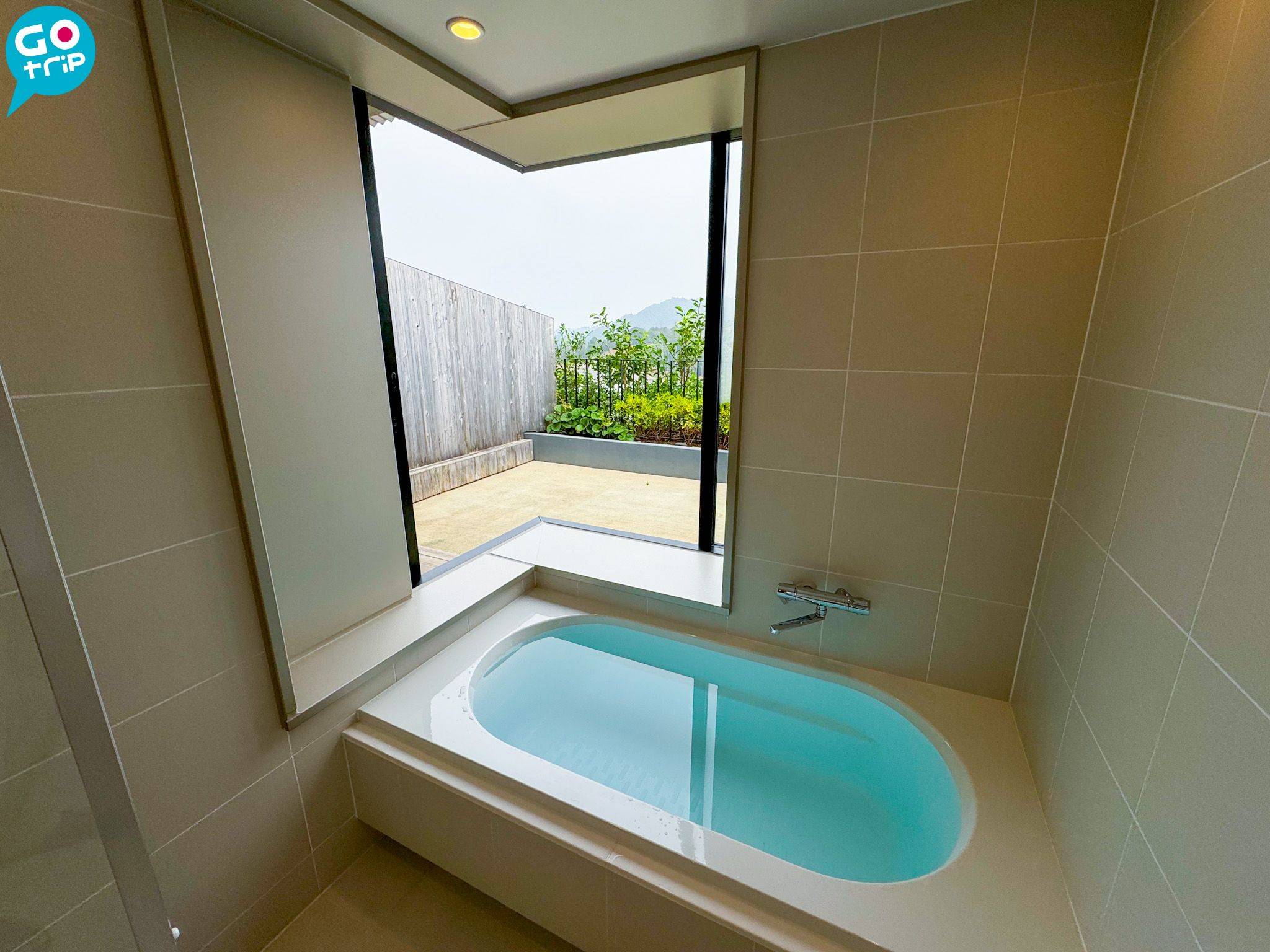 名古屋自由行 房間有半開放式浴室。