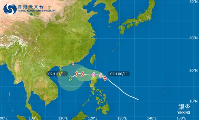 銀杏會在今明兩日逐漸增強並移向呂宋海峽一帶，隨後有較大機會轉向偏西方向移動並進入南海中北部