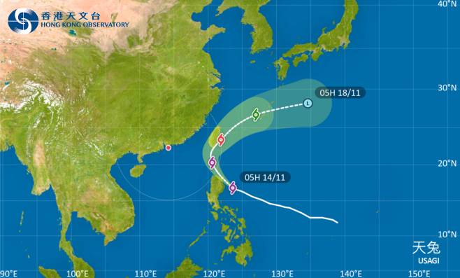 天兔會在今明兩日大致移向呂宋海峽一帶，其後路徑存在變數，較大可能移向台灣以東海域