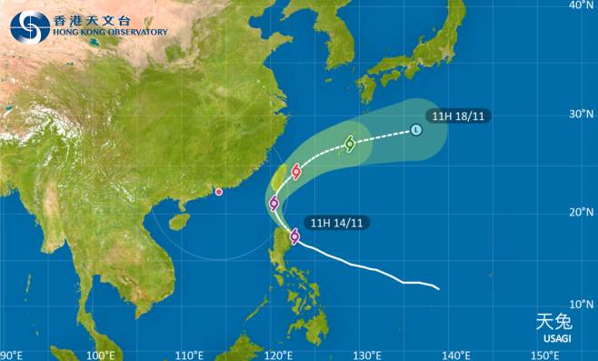 天兔會在今明兩日橫過呂宋海峽，移向台灣南部並減弱，隨後轉向東北方向移動，移向琉球群島一帶