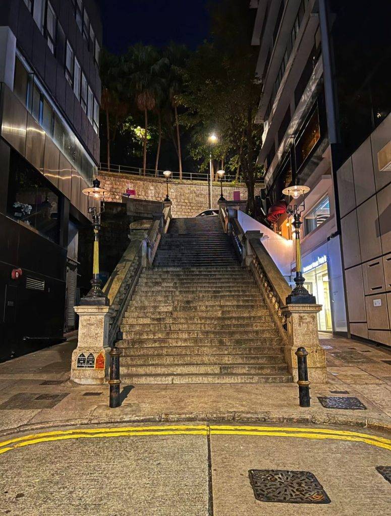 香港 除了作為電影迷的情懷之地外,這條普通的街道可能不會滿足普通遊客對特色景點的期待。(圖片來源:XHS)
