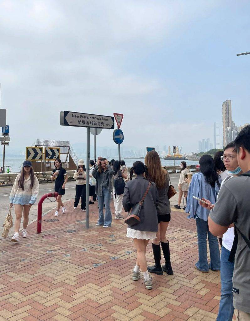 香港 不過內地遊客認為堅尼地城的街道狹窄且經常有貨車通行,因此很難拍出很美的照片(圖片來源:XHS)