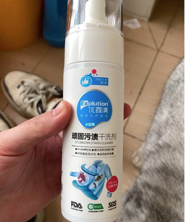 擦鞋黨 據內地傳媒報導,這類清潔劑在淘寶等網購平台售價僅10多元(圖片來源:XHS)
