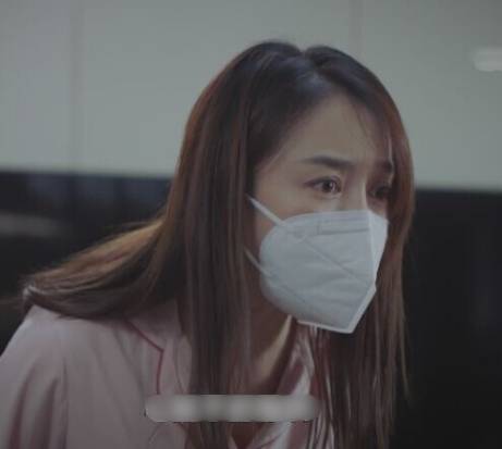 冷氣 針對家姐的鼻敏感問題,網民建議家姐戴口罩(圖片來源:《最美逆行者》劇照)