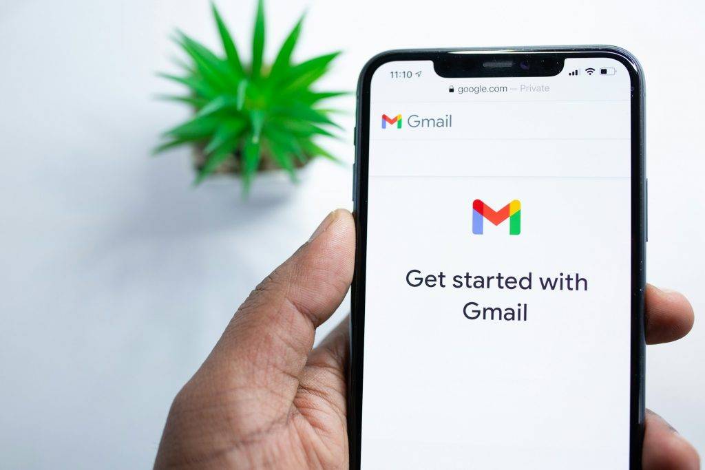gmail Google發出緊急警告,提醒近20億用戶警惕新型「無回覆」詐騙電郵,這些偽裝成官方信件的郵件可能導致個人資料外洩。(圖片來源:Unsplash@Solen Feyissa)